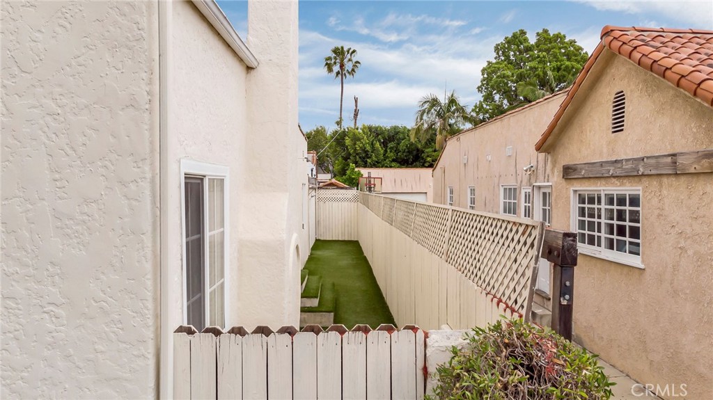 546 N Martel Avenue