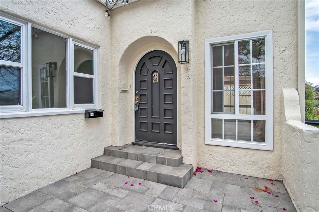 546 N Martel Avenue
