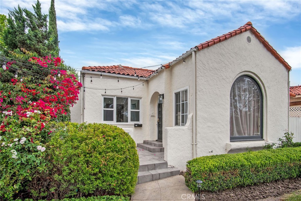 546 N Martel Avenue