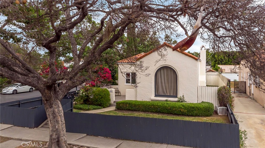 546 N Martel Avenue