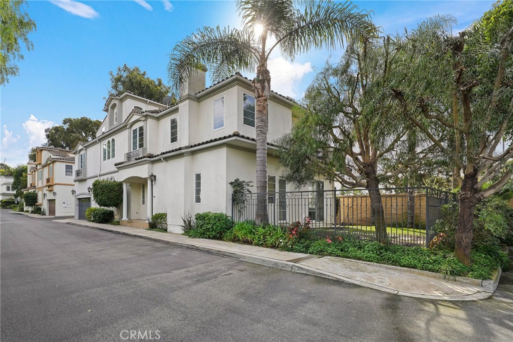944 Harbor Crossing Lane