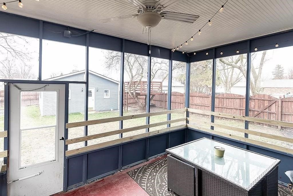 700 W Ashland Avenue