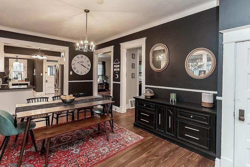 700 W Ashland Avenue