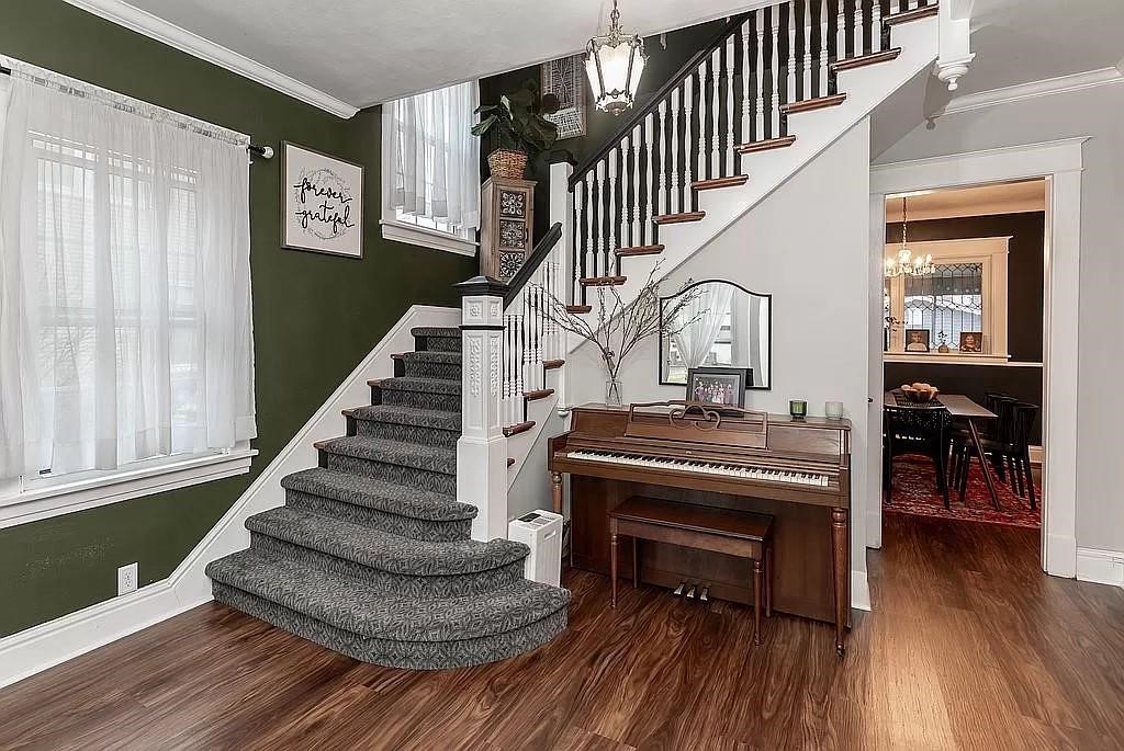 700 W Ashland Avenue