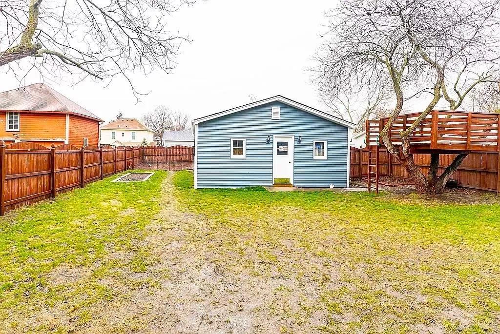 700 W Ashland Avenue