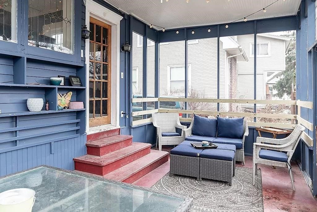 700 W Ashland Avenue