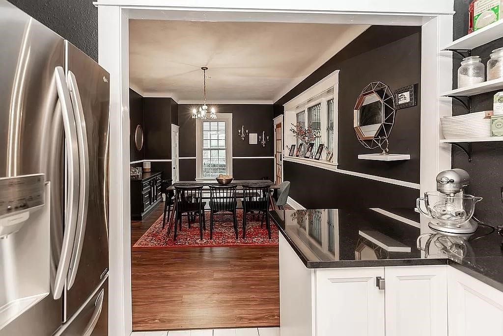700 W Ashland Avenue