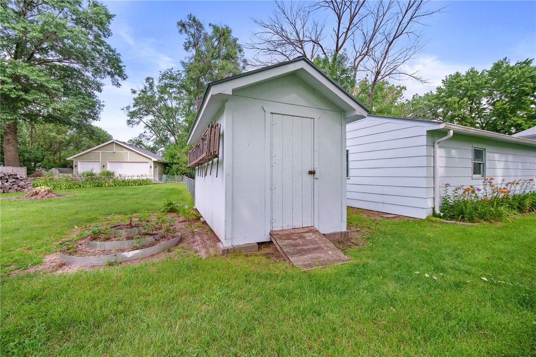 5557 SE Maple Drive