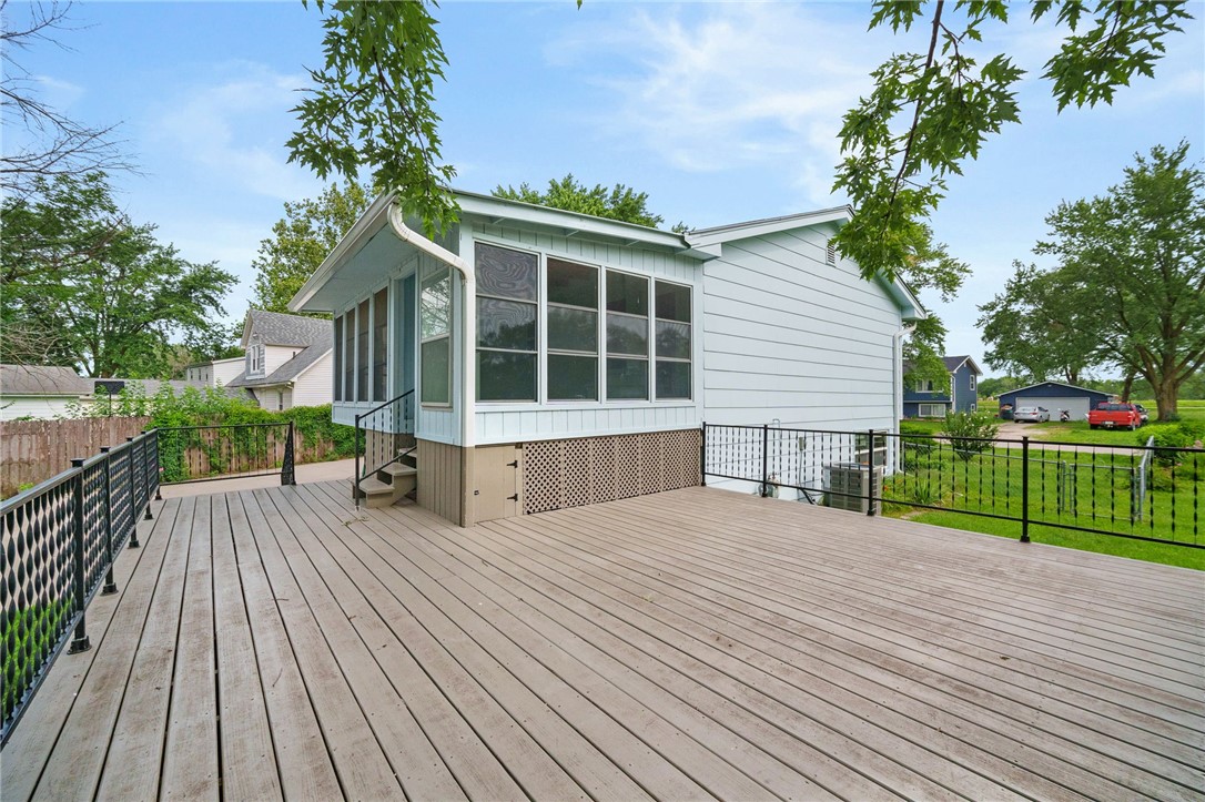 5557 SE Maple Drive