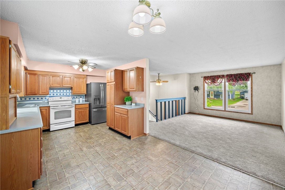 5557 SE Maple Drive