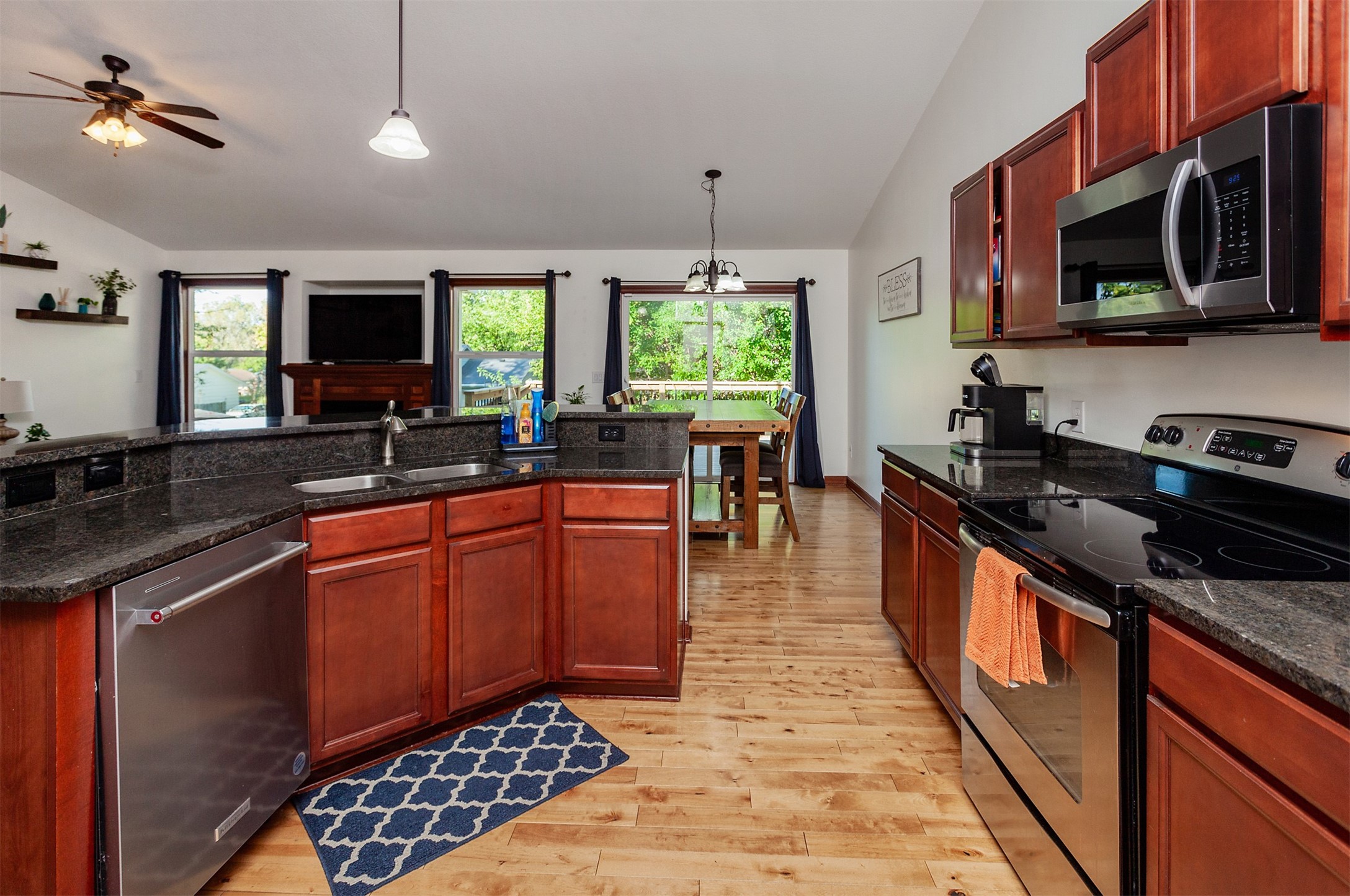 1125 Rolling Hills Court