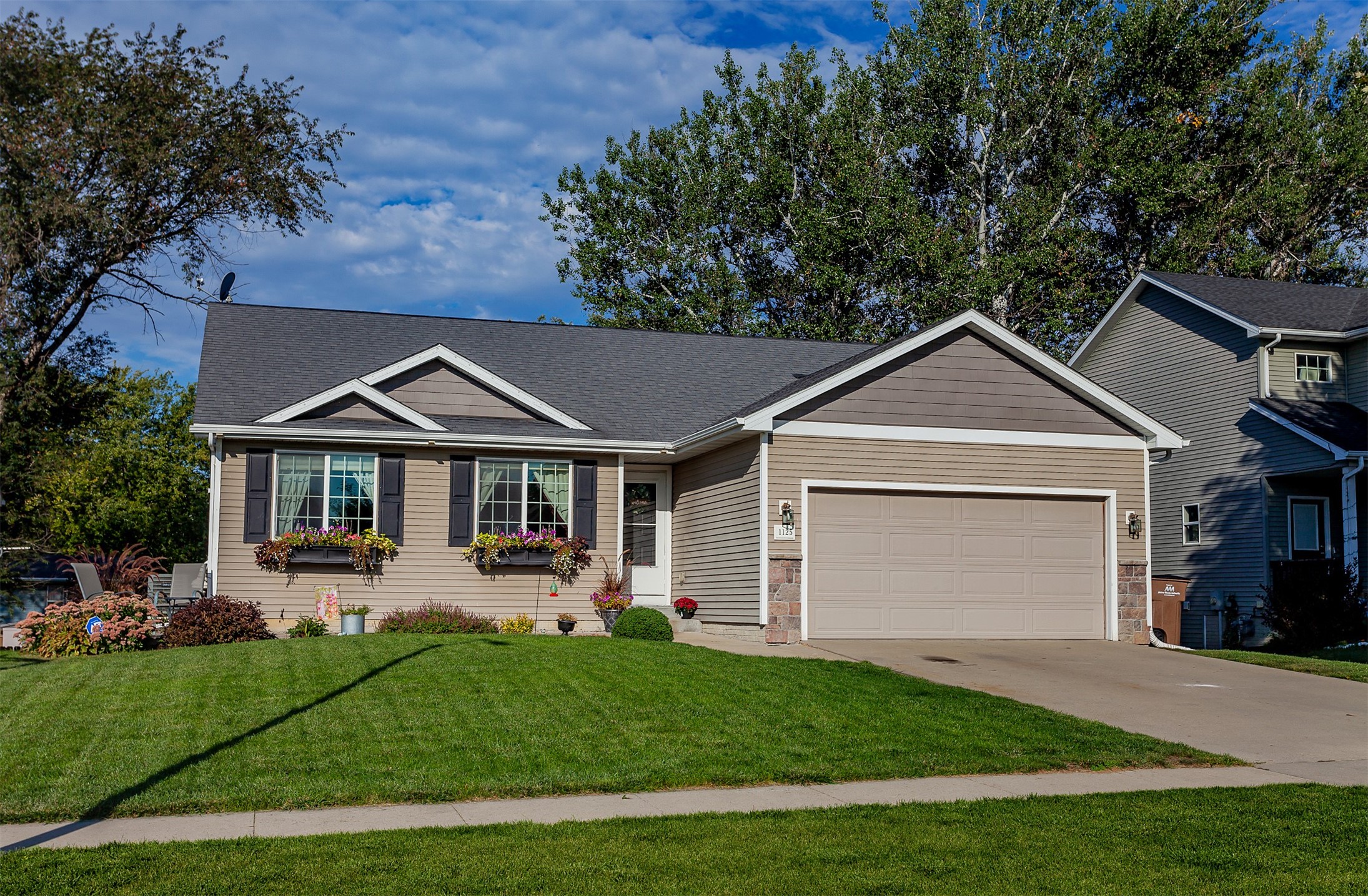 1125 Rolling Hills Court