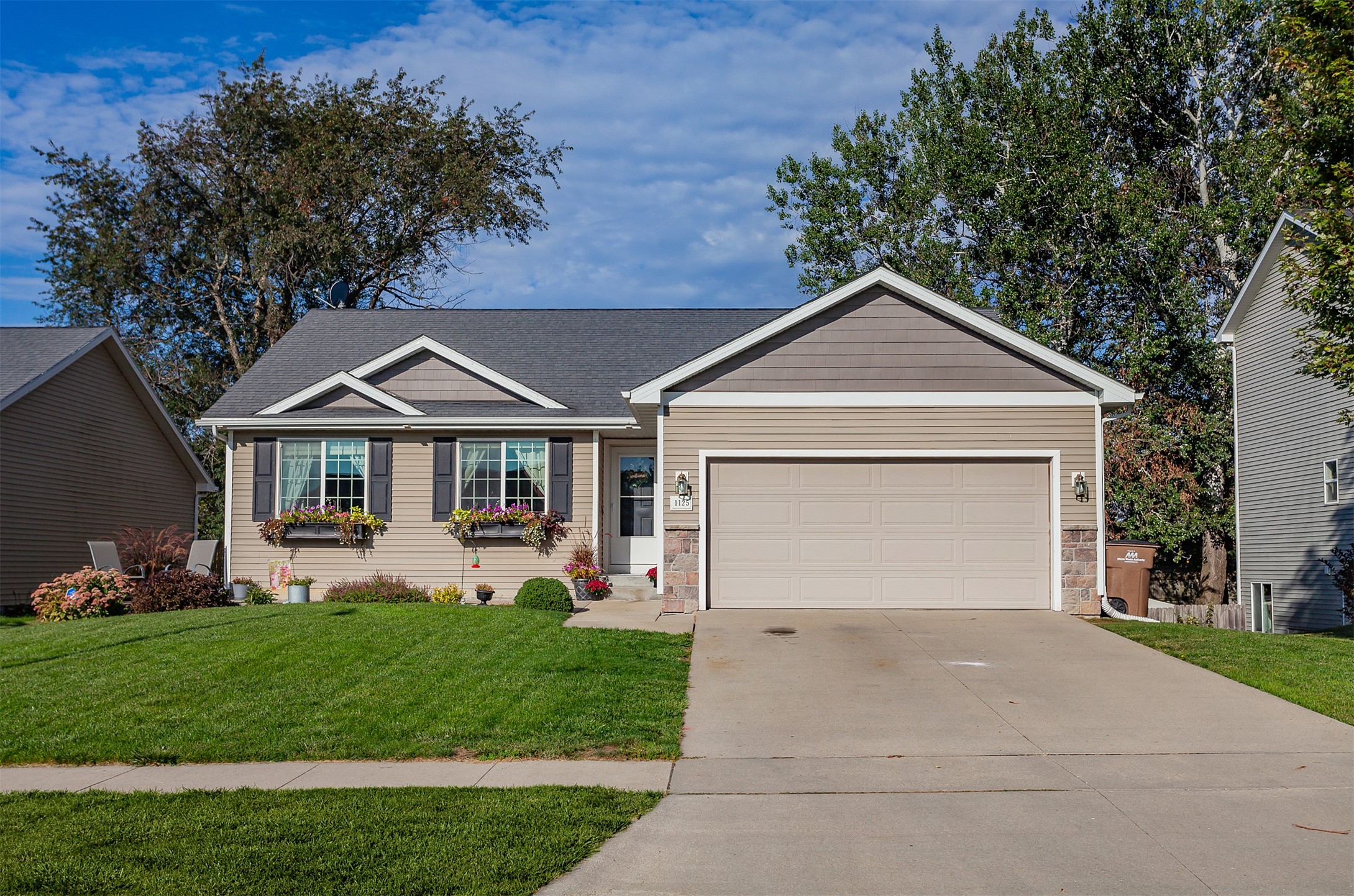 1125 Rolling Hills Court