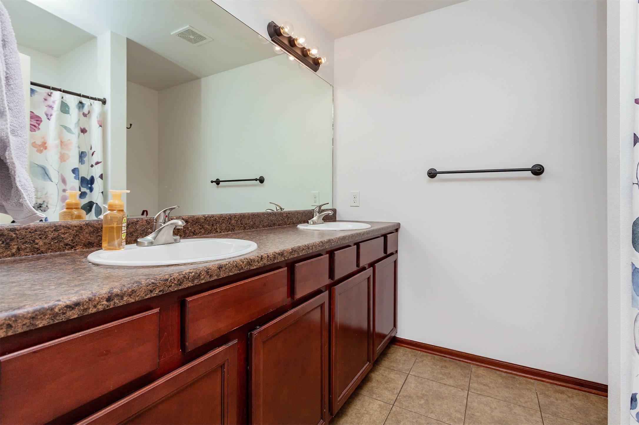 1125 Rolling Hills Court