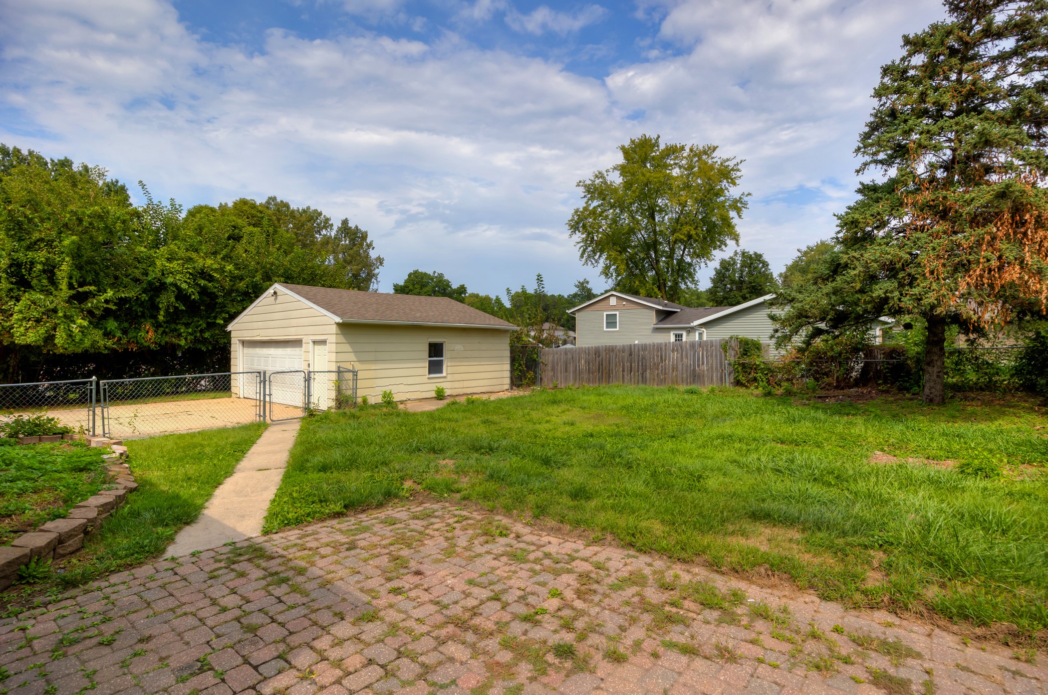 562 Greenfield Parkway