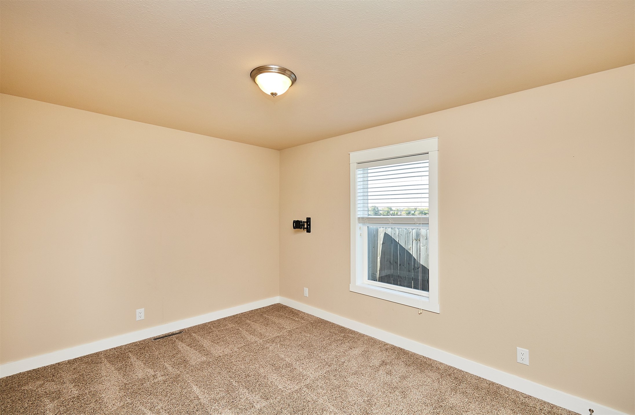 801 N 11th Avenue Circle