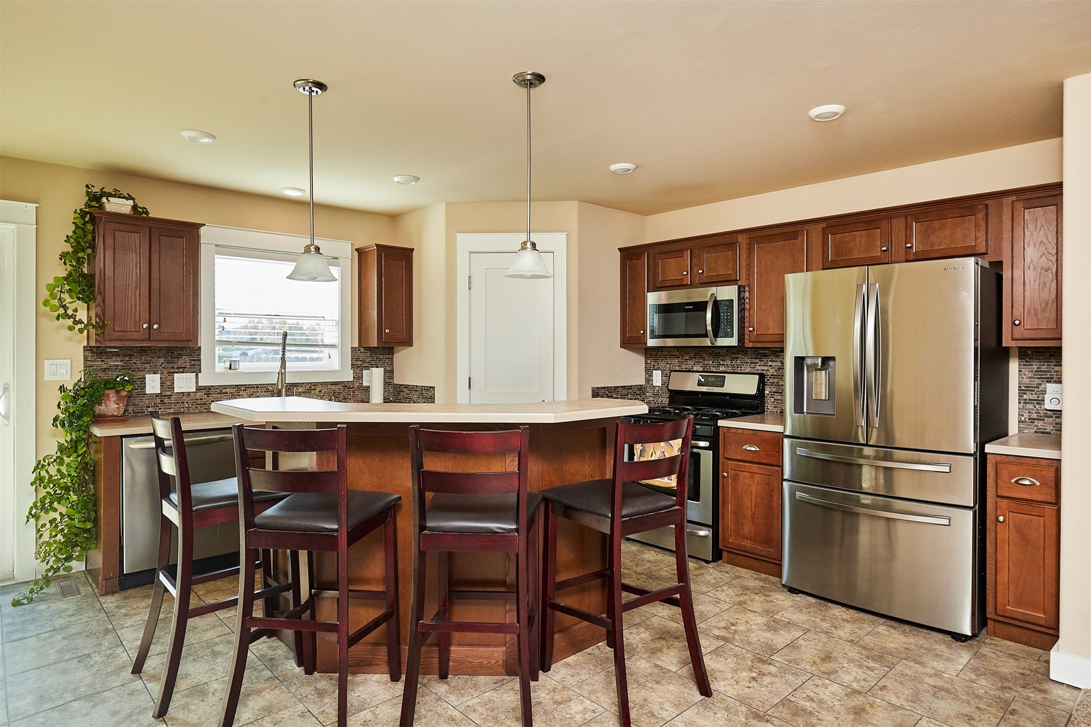 801 N 11th Avenue Circle