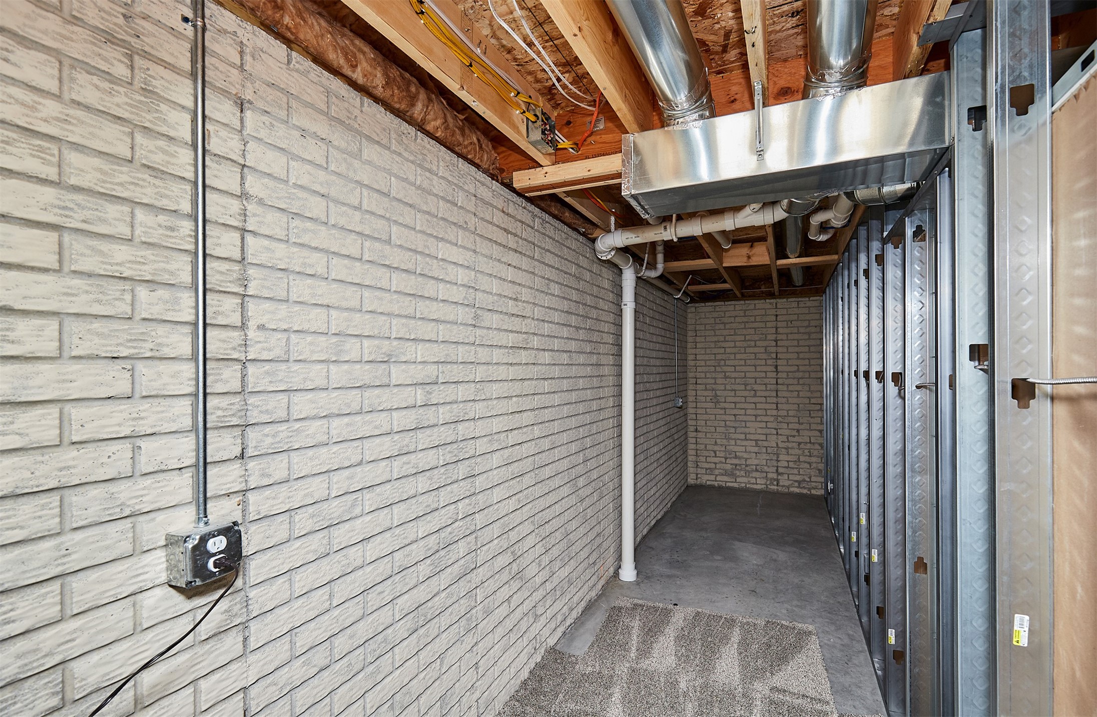 801 N 11th Avenue Circle
