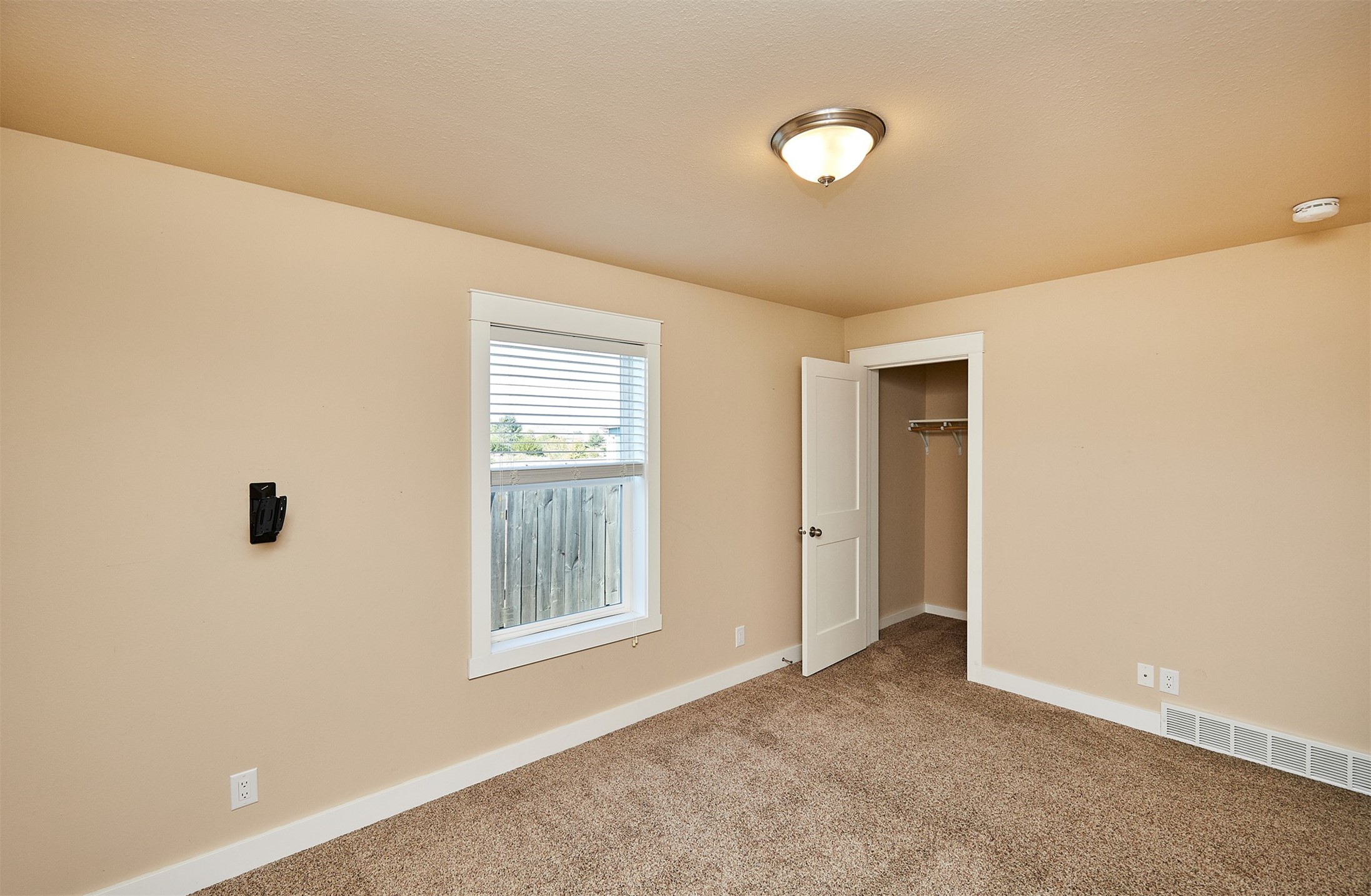 801 N 11th Avenue Circle