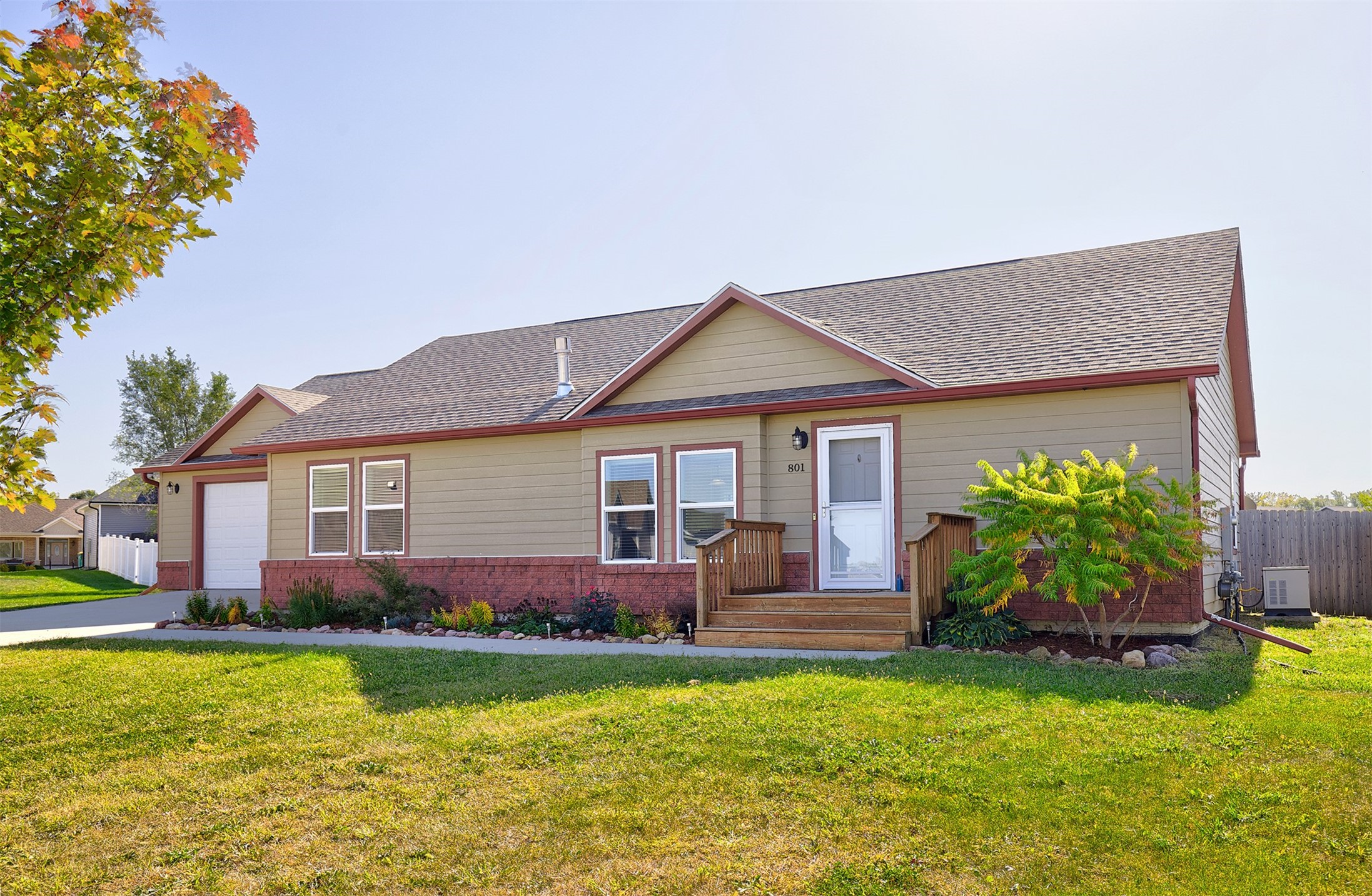 801 N 11th Avenue Circle