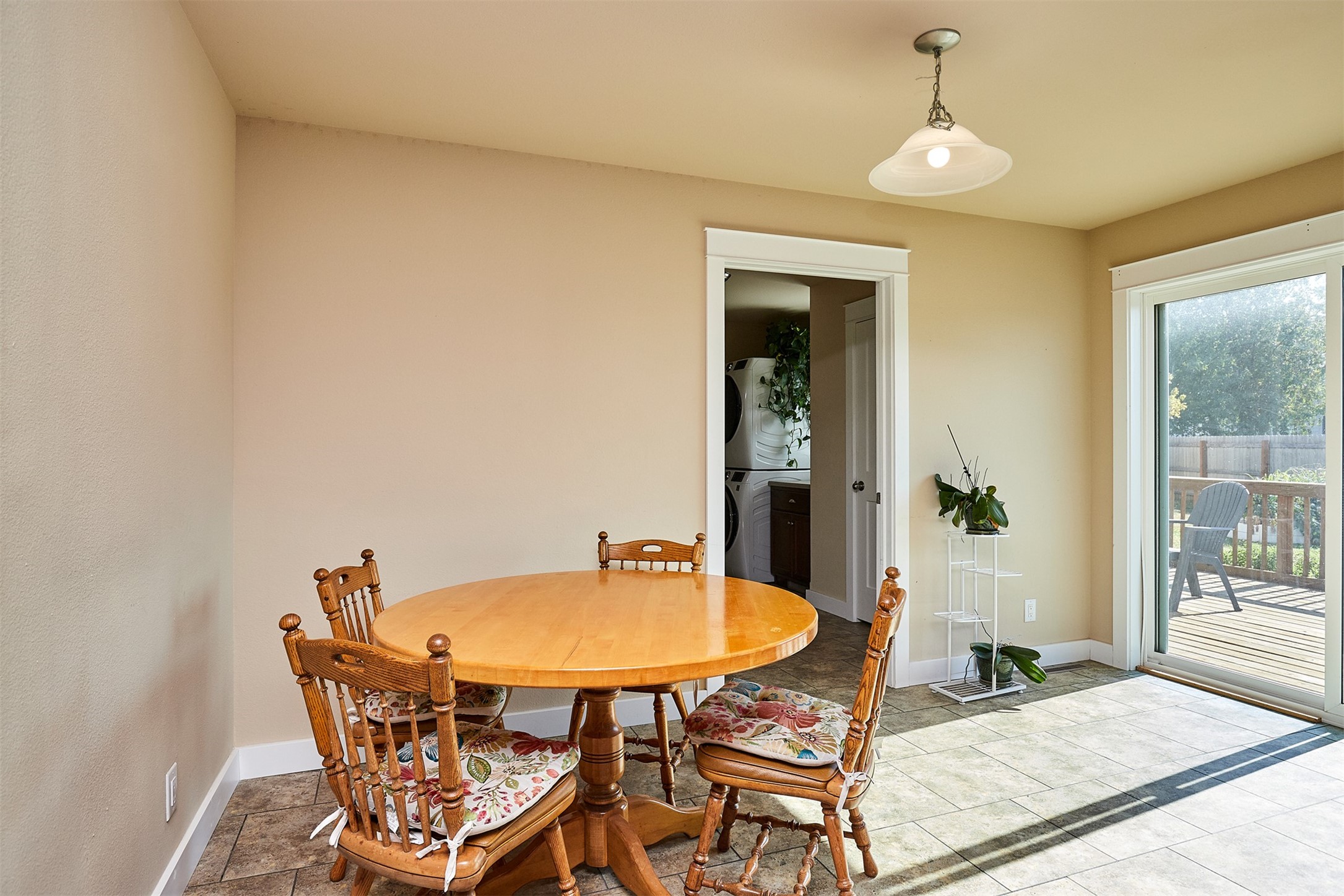 801 N 11th Avenue Circle