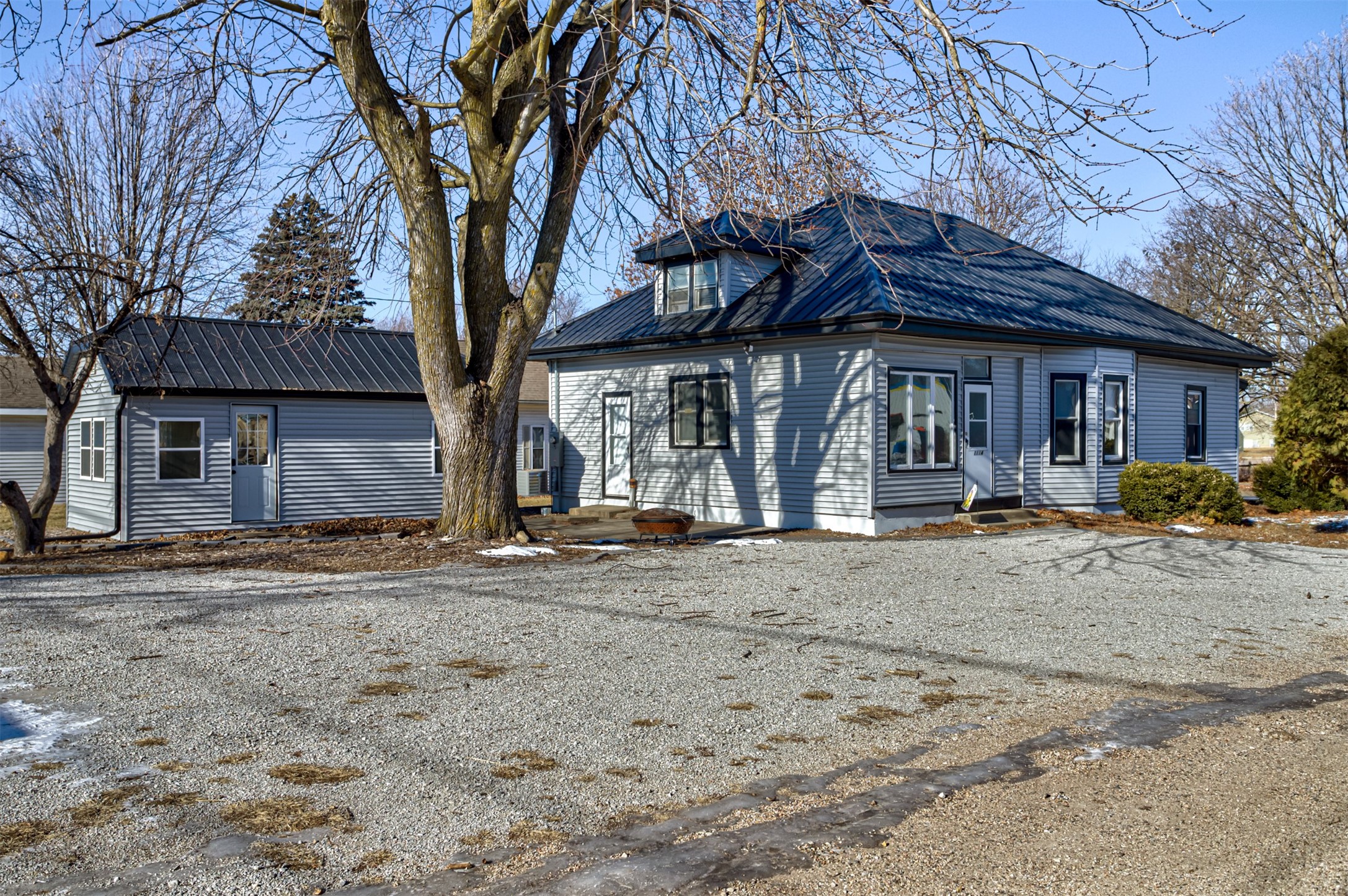 1114 W 3rd Street