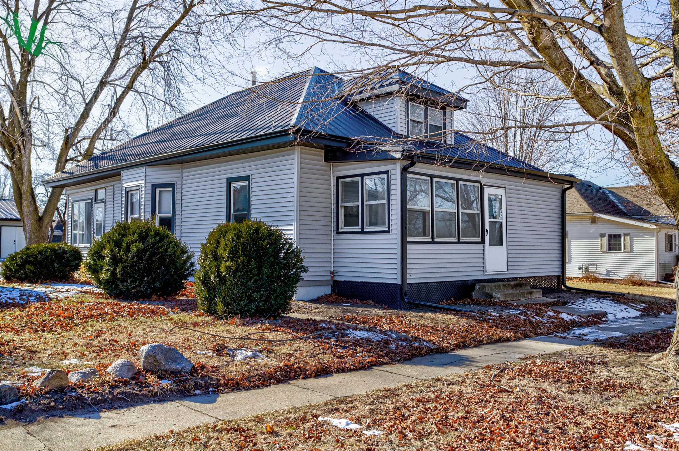 1114 W 3rd Street