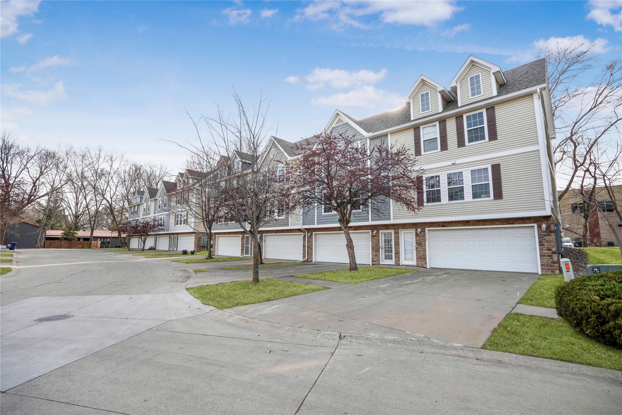5558 Boston Court