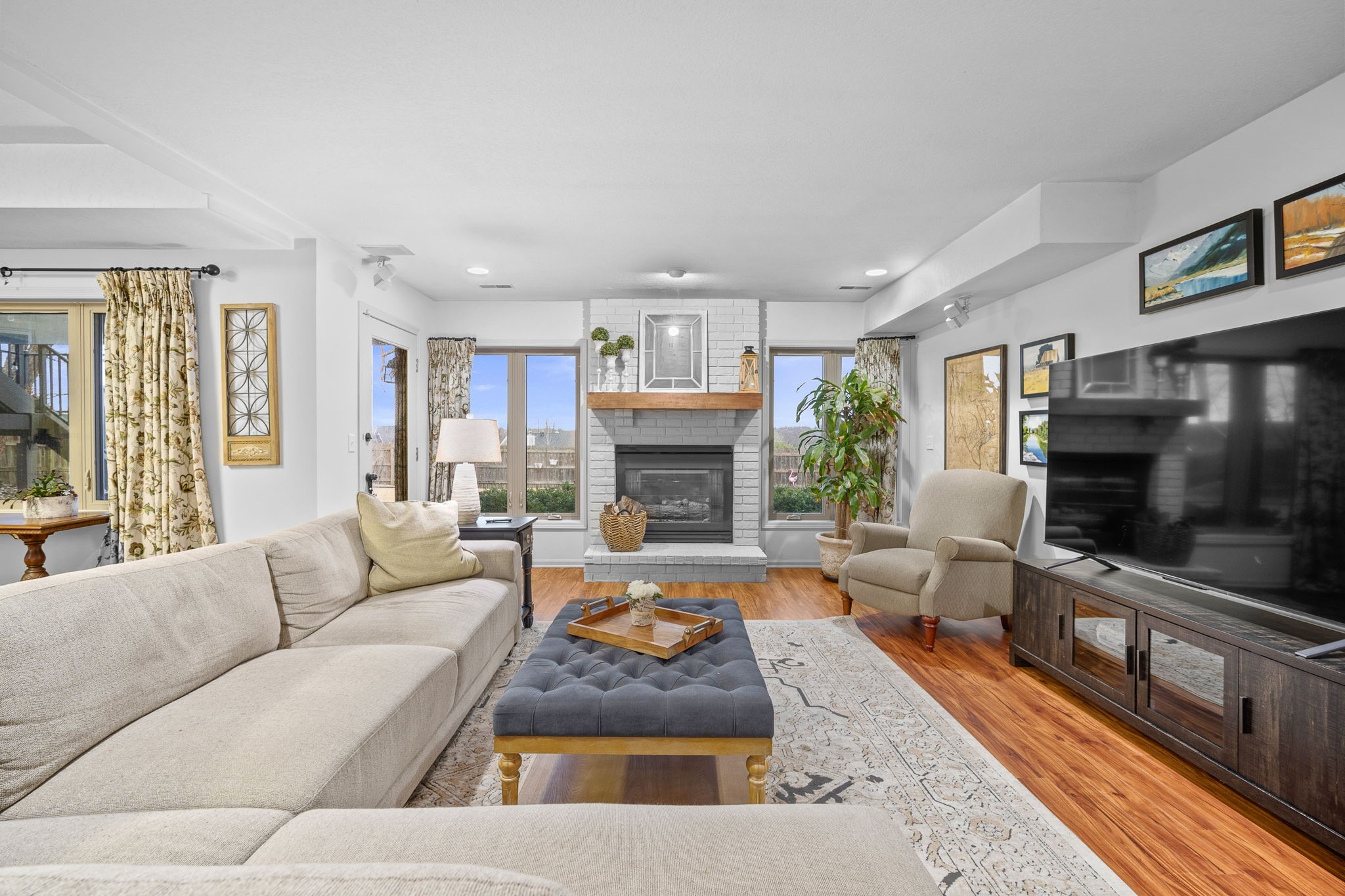 5903 Northview Drive