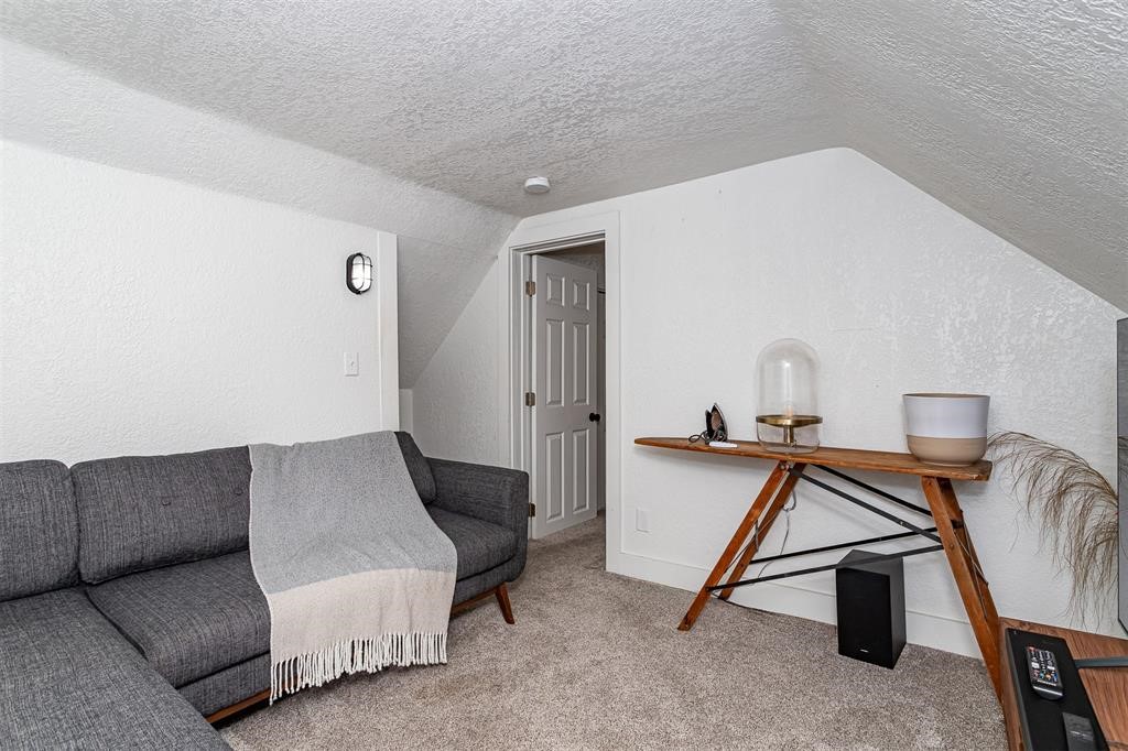 121 Kingsbury Avenue