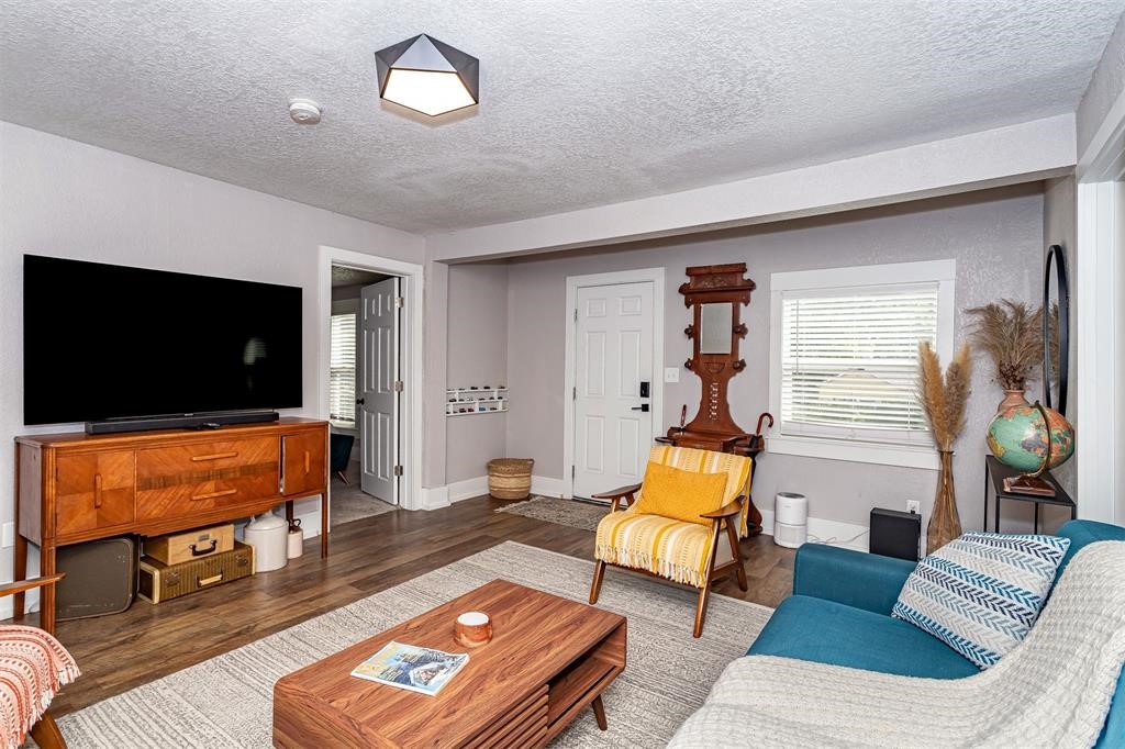 121 Kingsbury Avenue