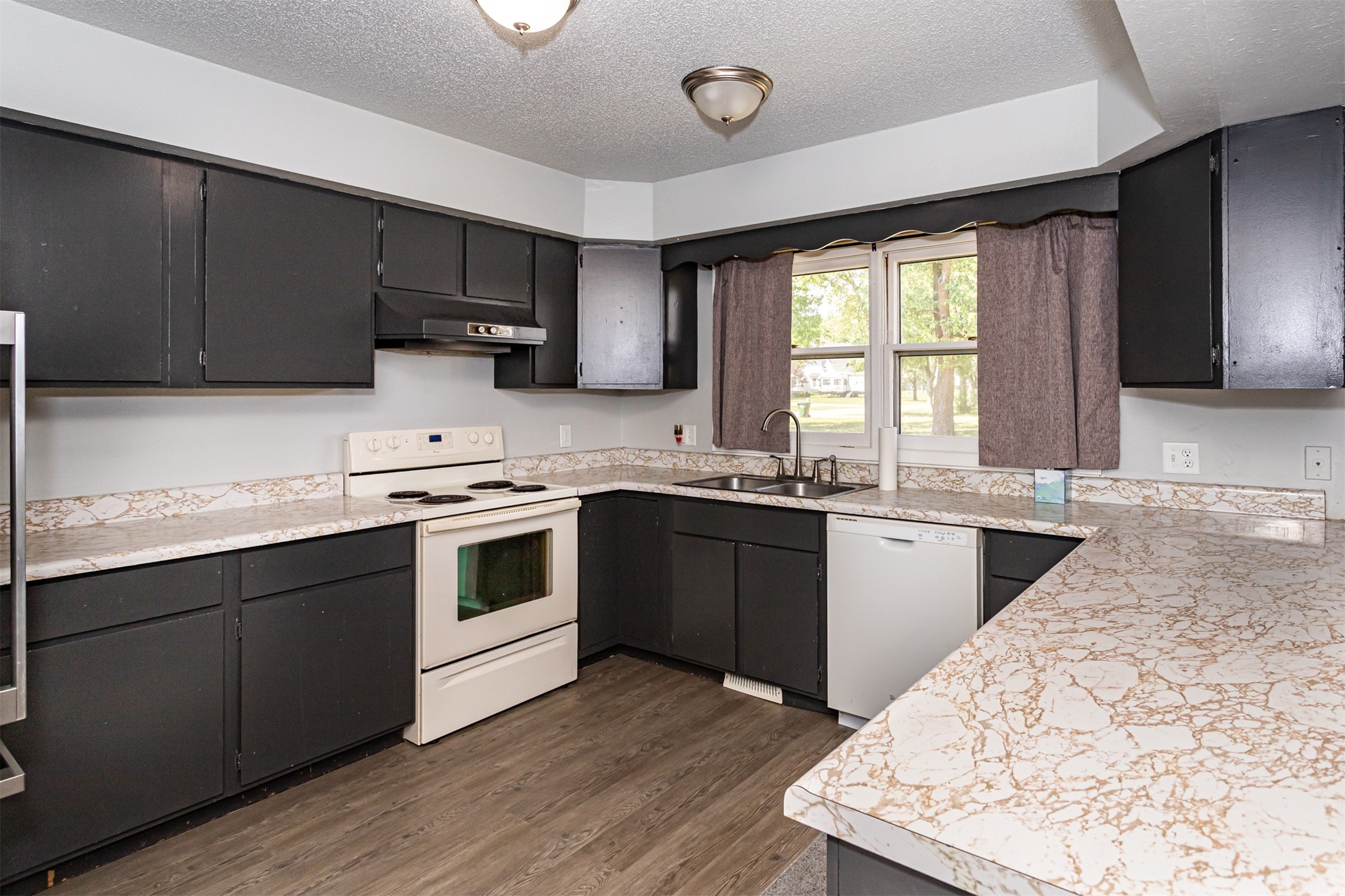 302 E Sycamore Street
