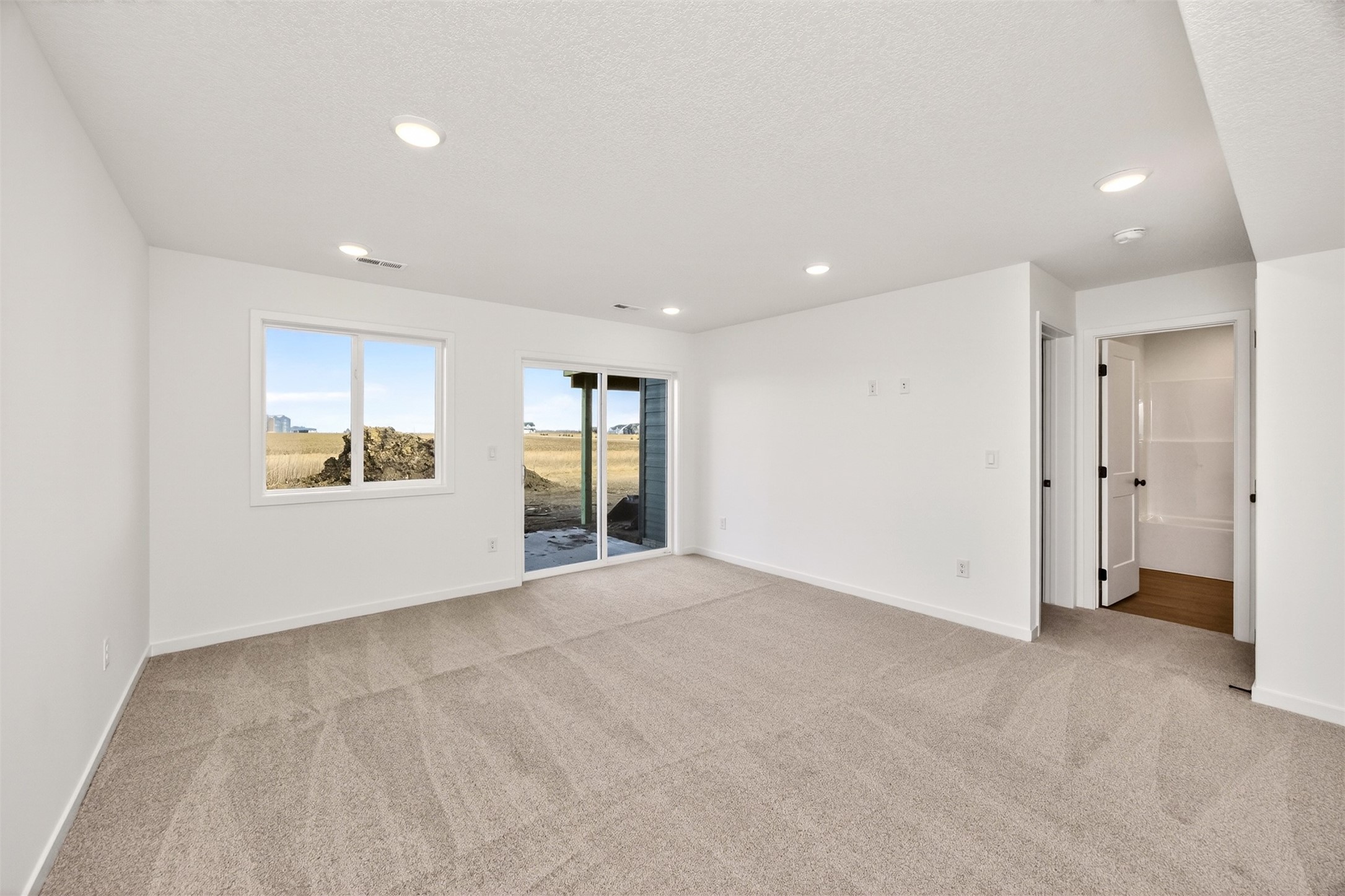 1077 NW Macarthur Lane