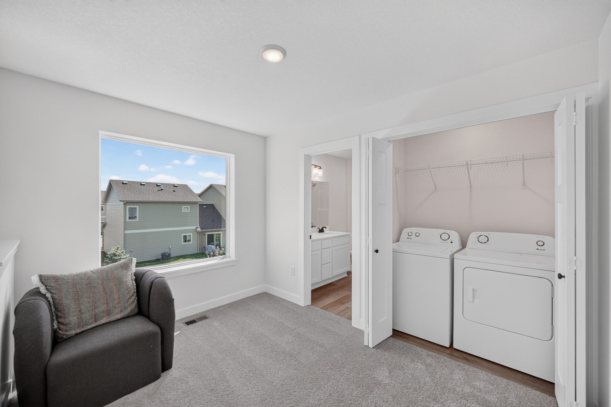 253 NW Waverly Drive