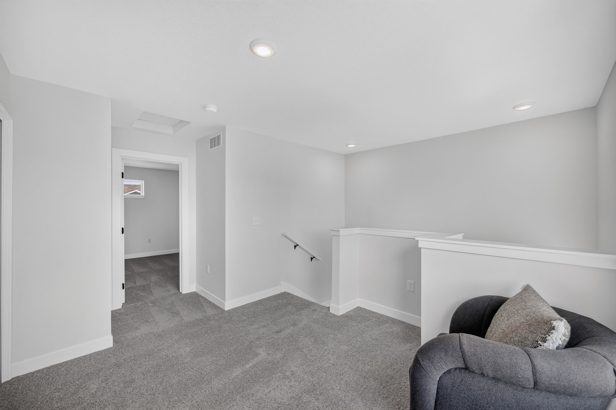 253 NW Waverly Drive