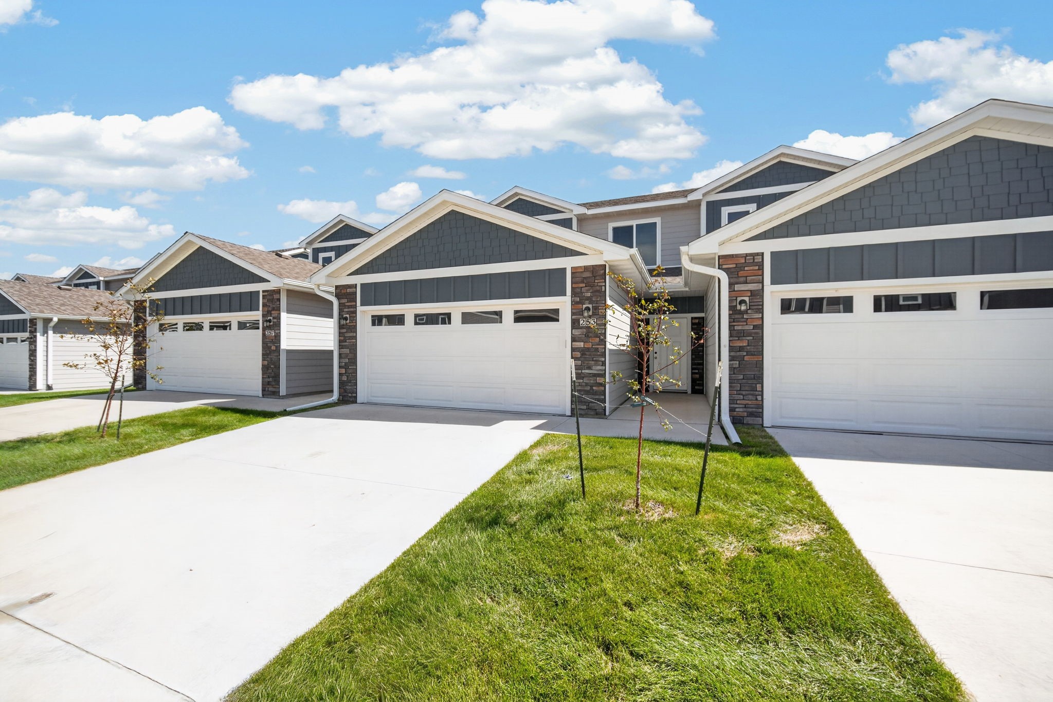 253 NW Waverly Drive