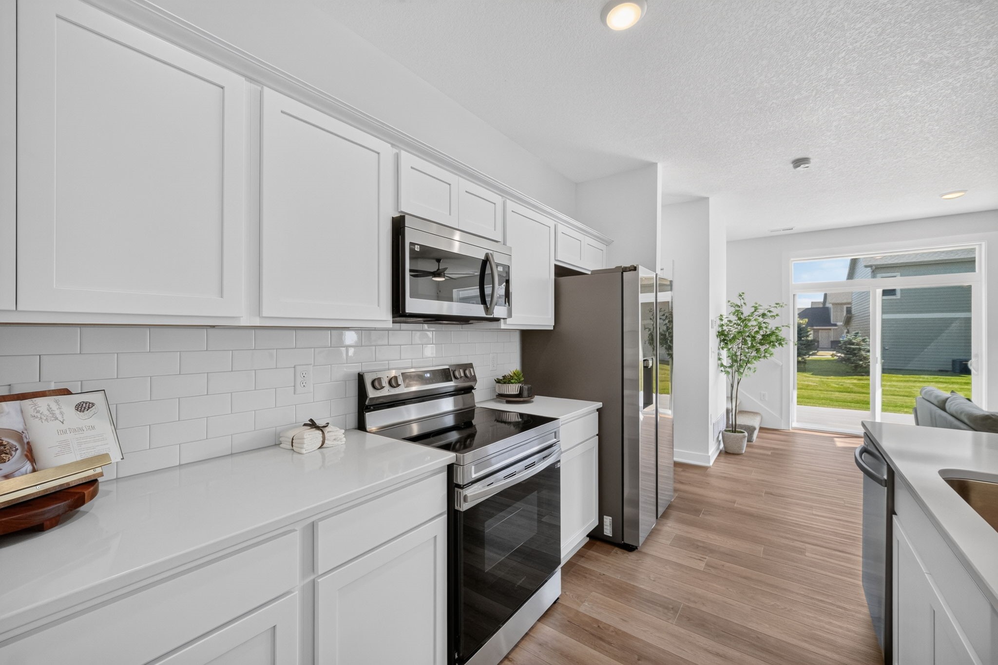253 NW Waverly Drive