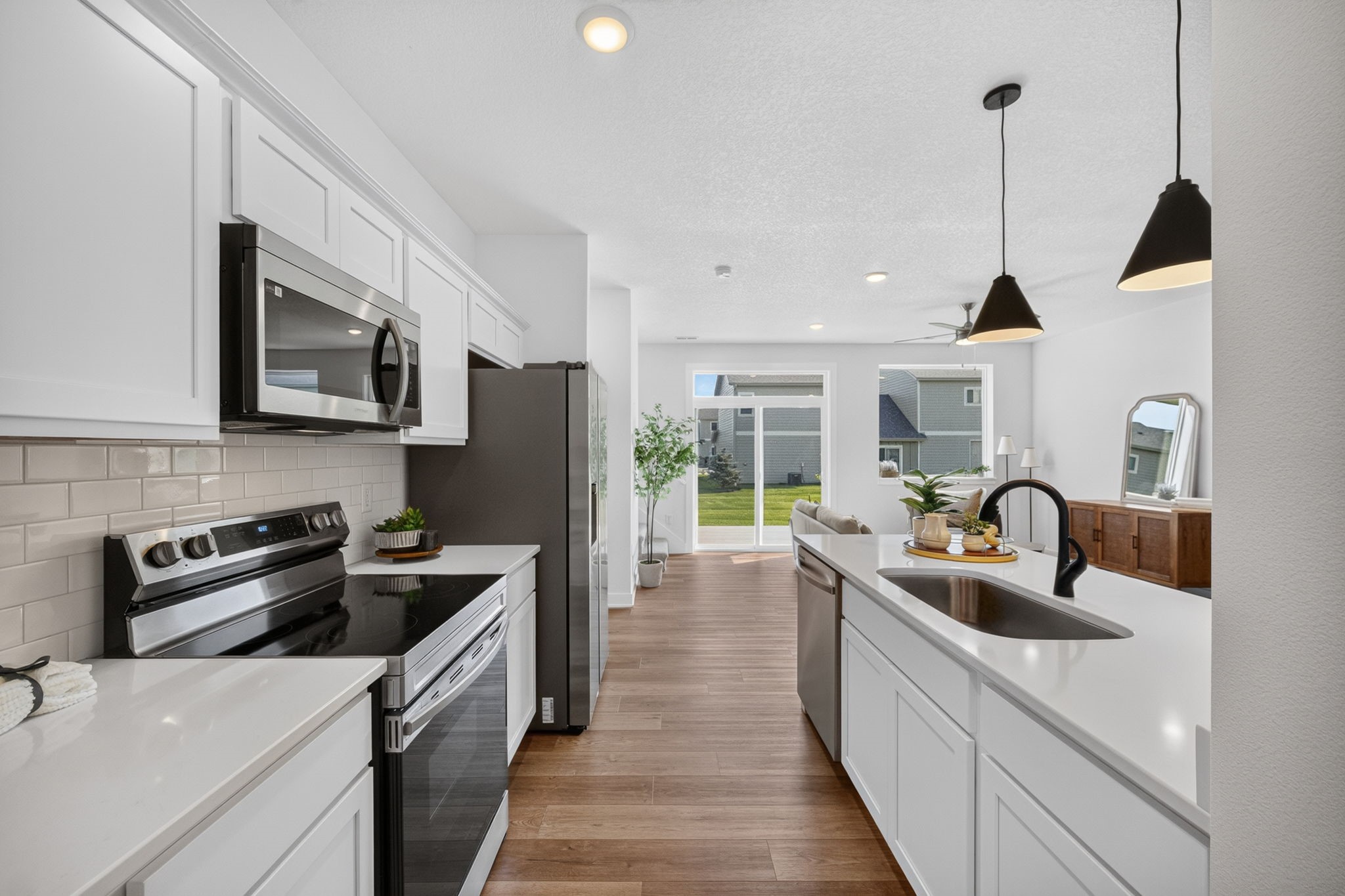 253 NW Waverly Drive