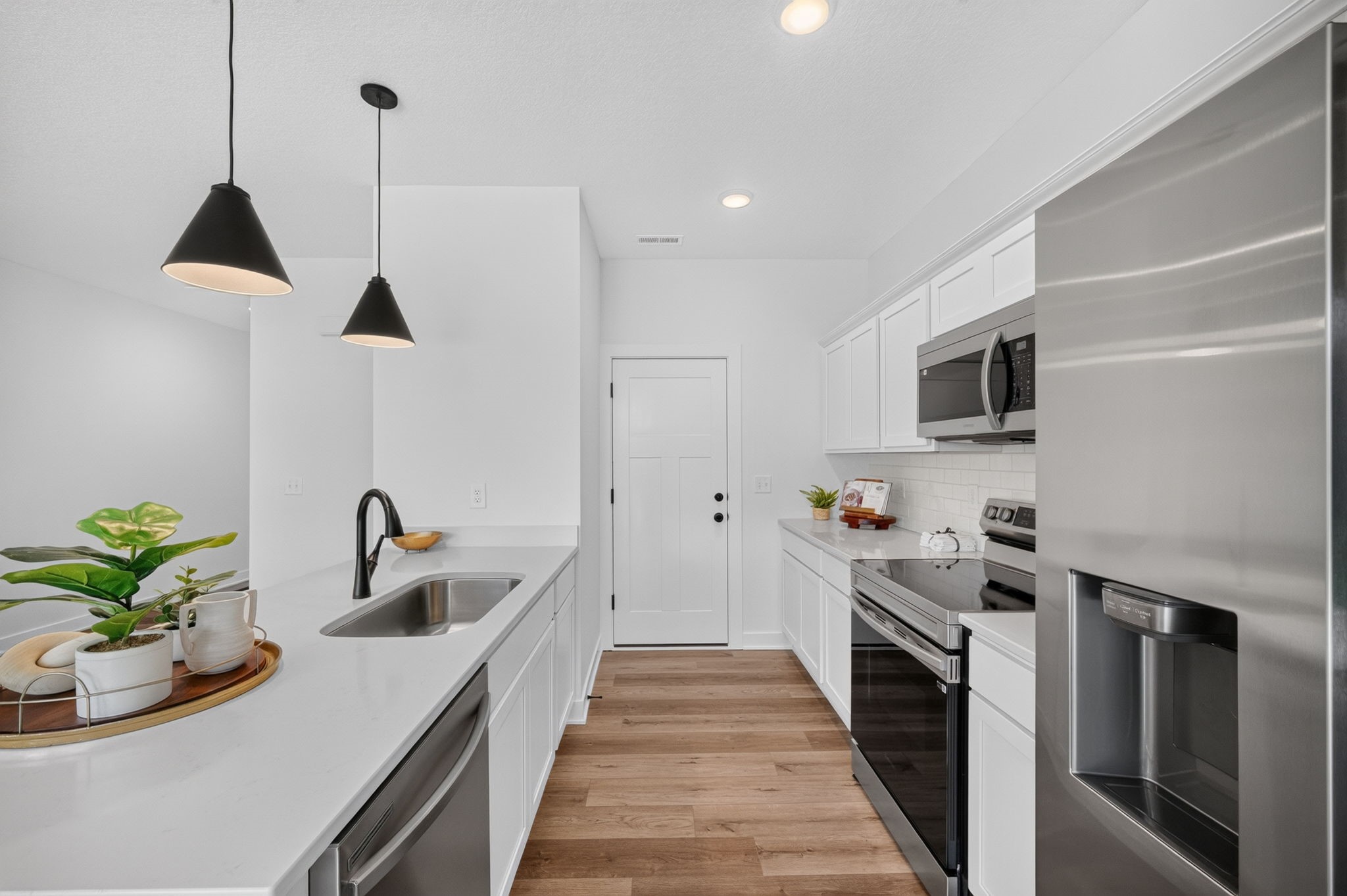 253 NW Waverly Drive