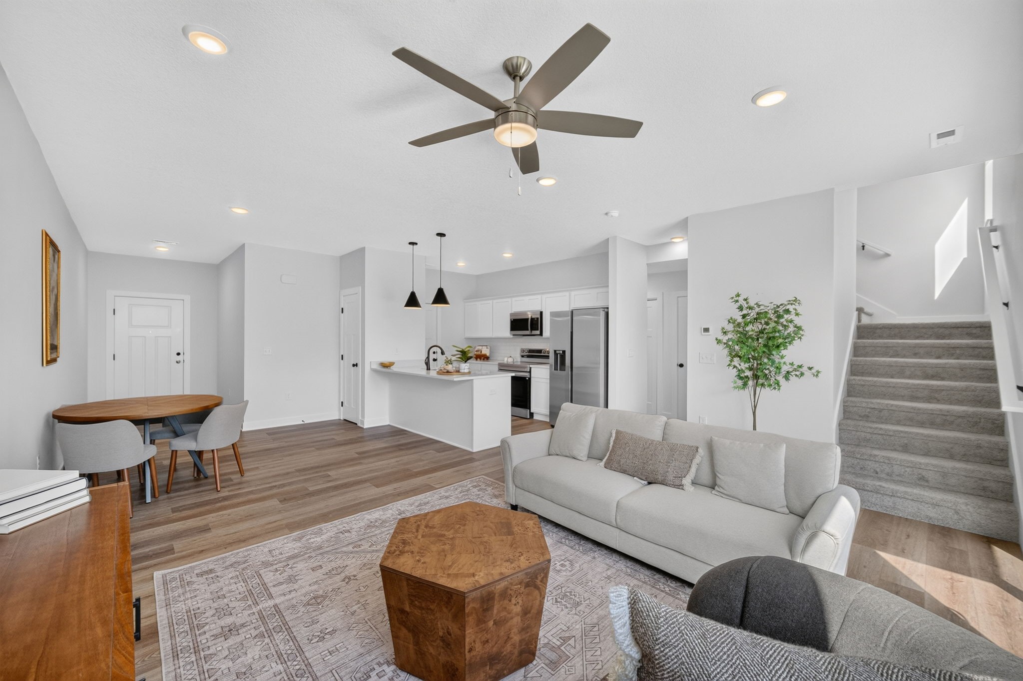253 NW Waverly Drive