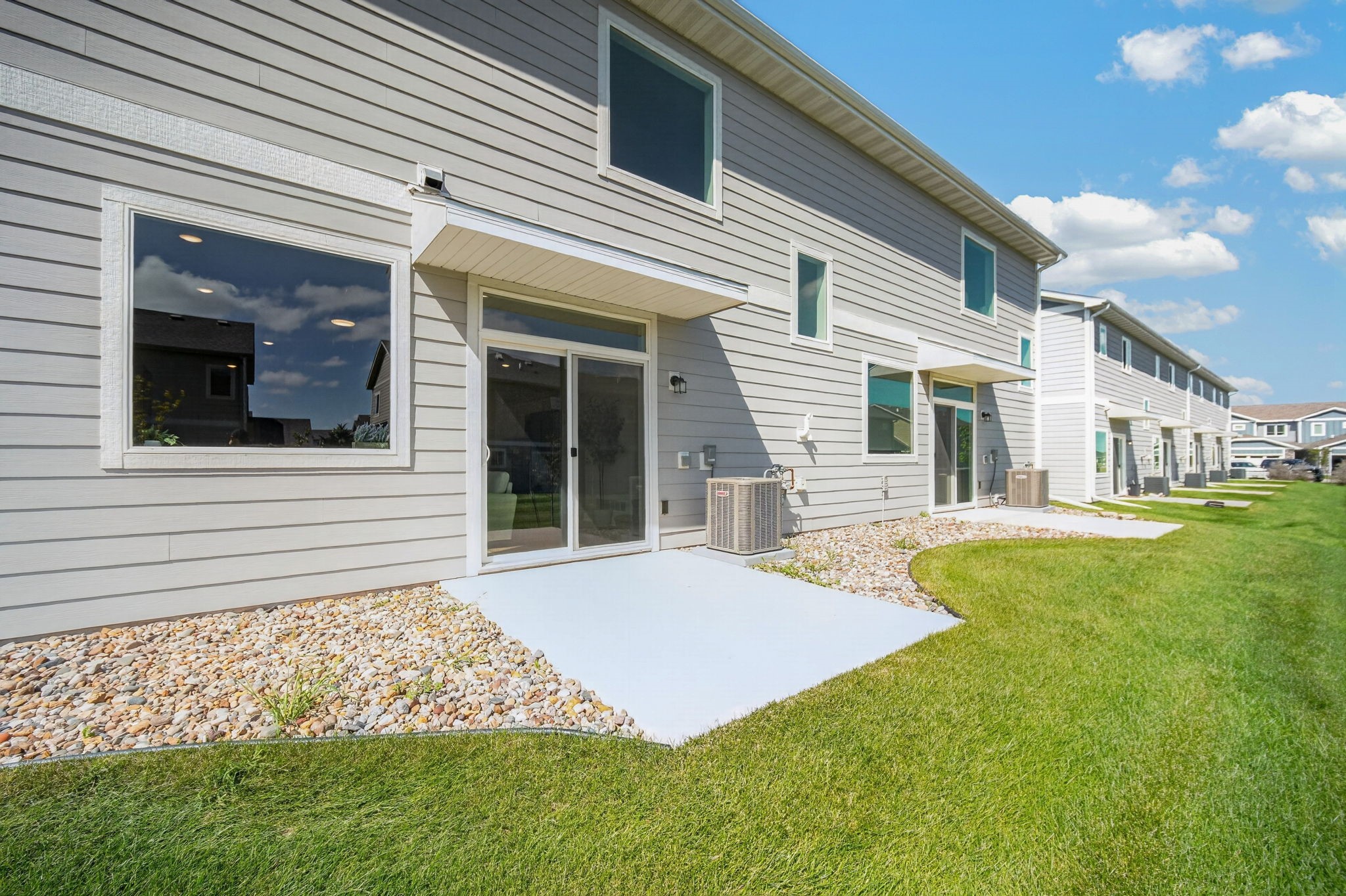 253 NW Waverly Drive