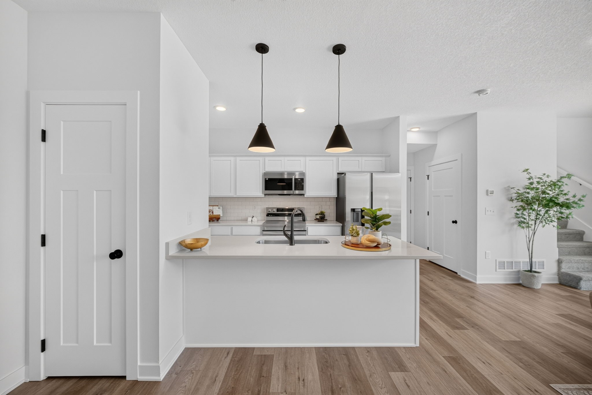 253 NW Waverly Drive