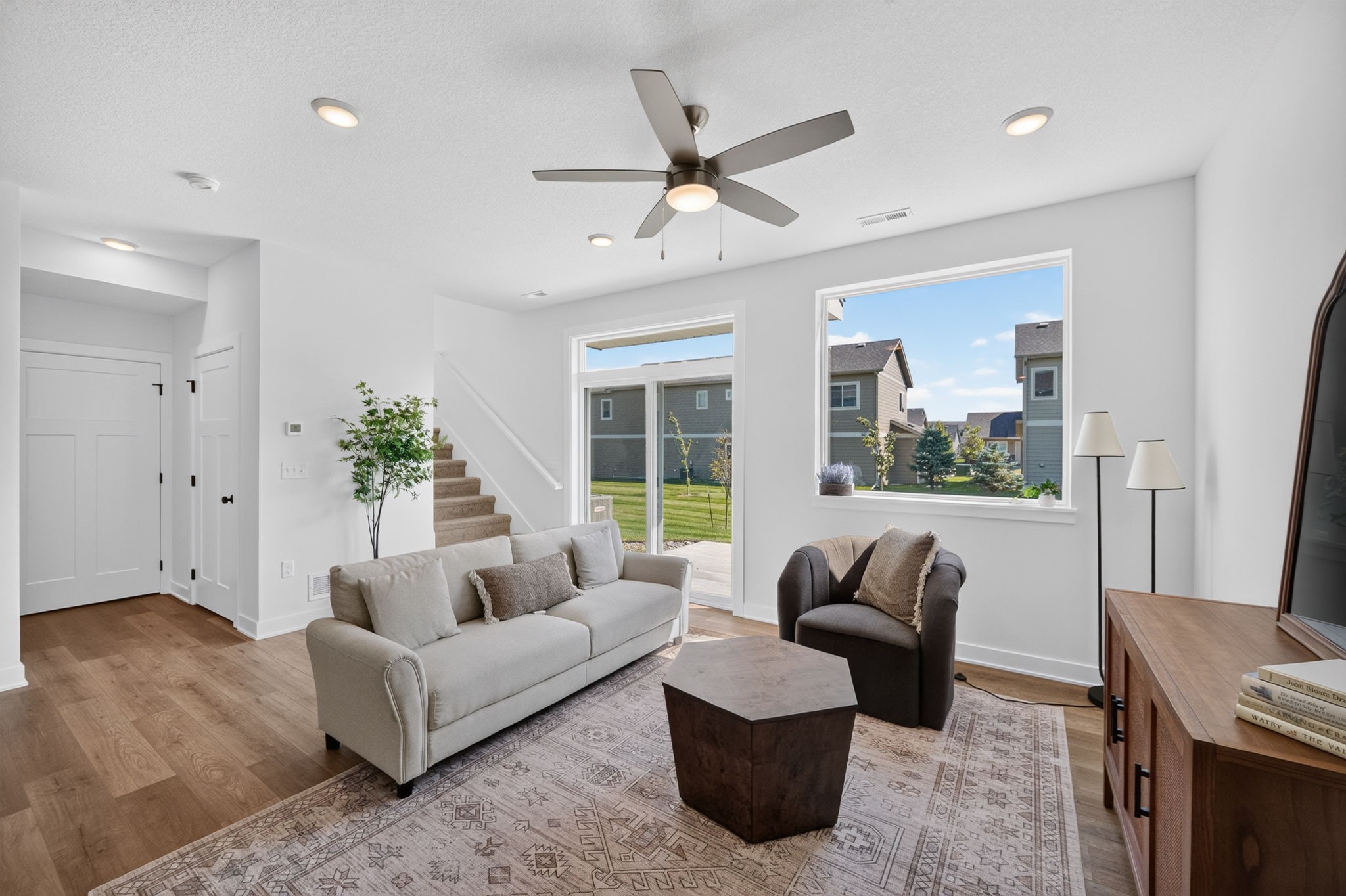 253 NW Waverly Drive