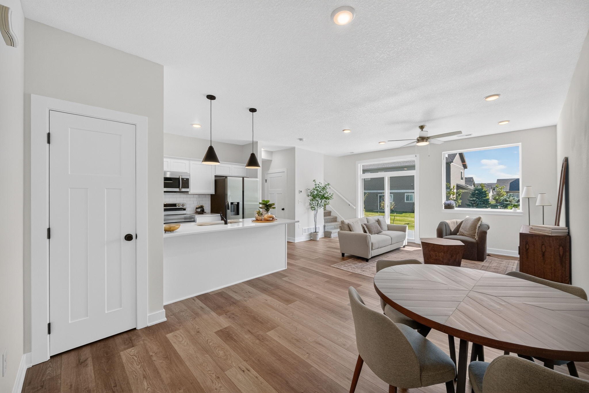 253 NW Waverly Drive