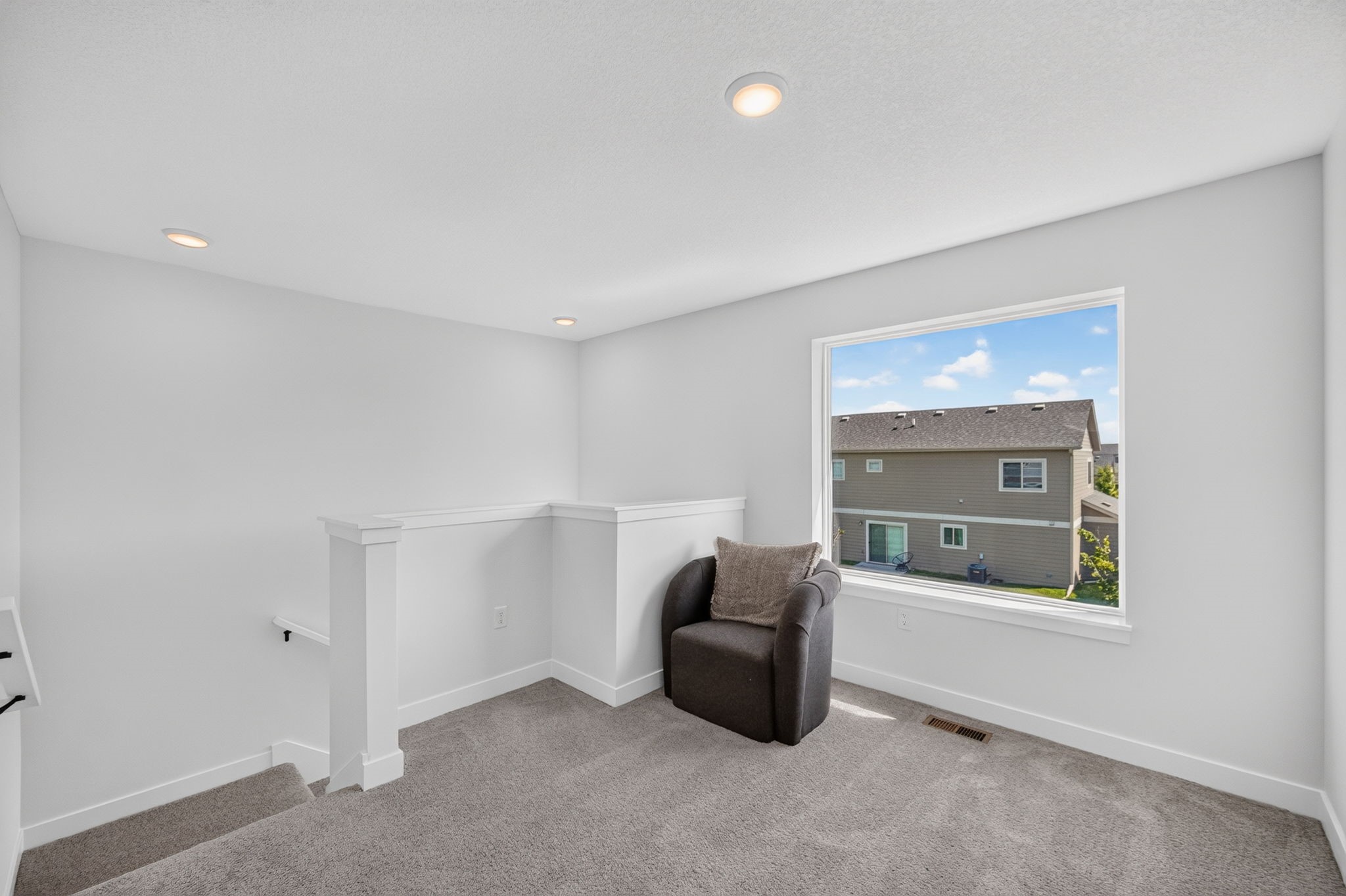 253 NW Waverly Drive