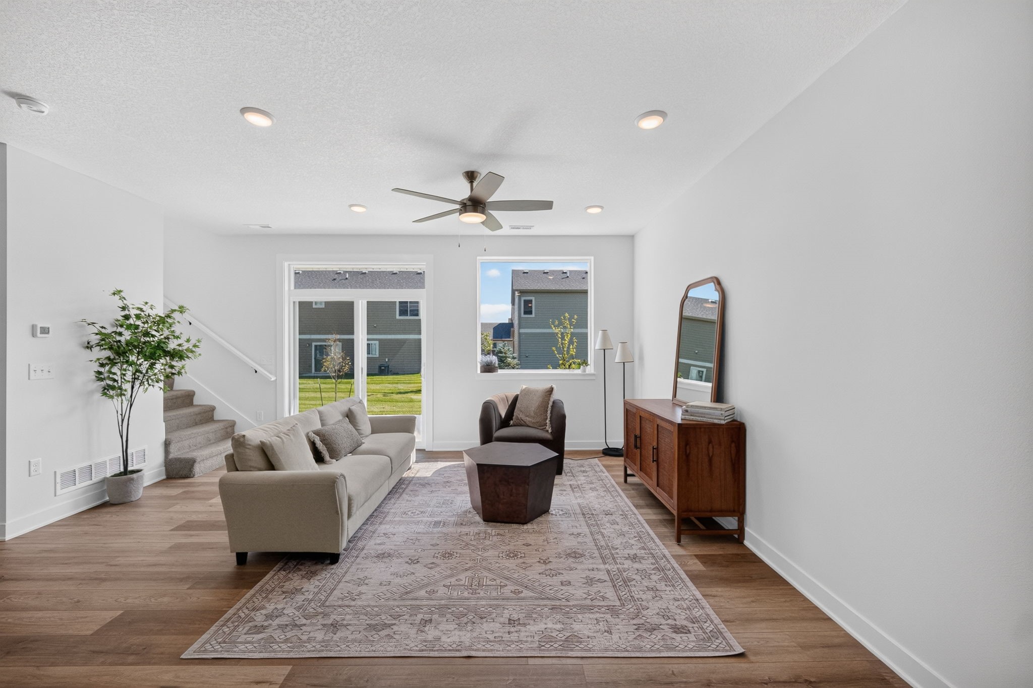 253 NW Waverly Drive