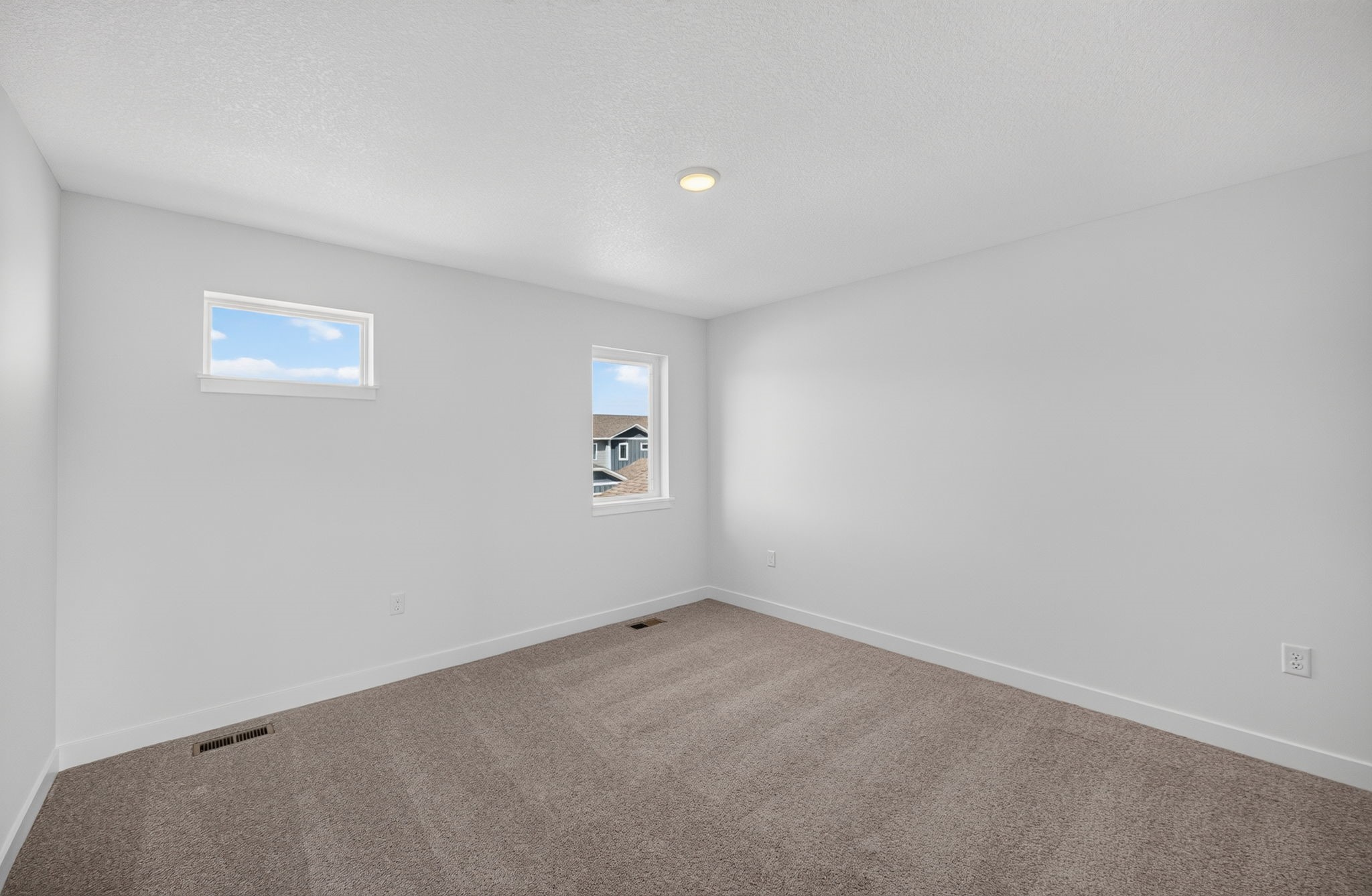 253 NW Waverly Drive