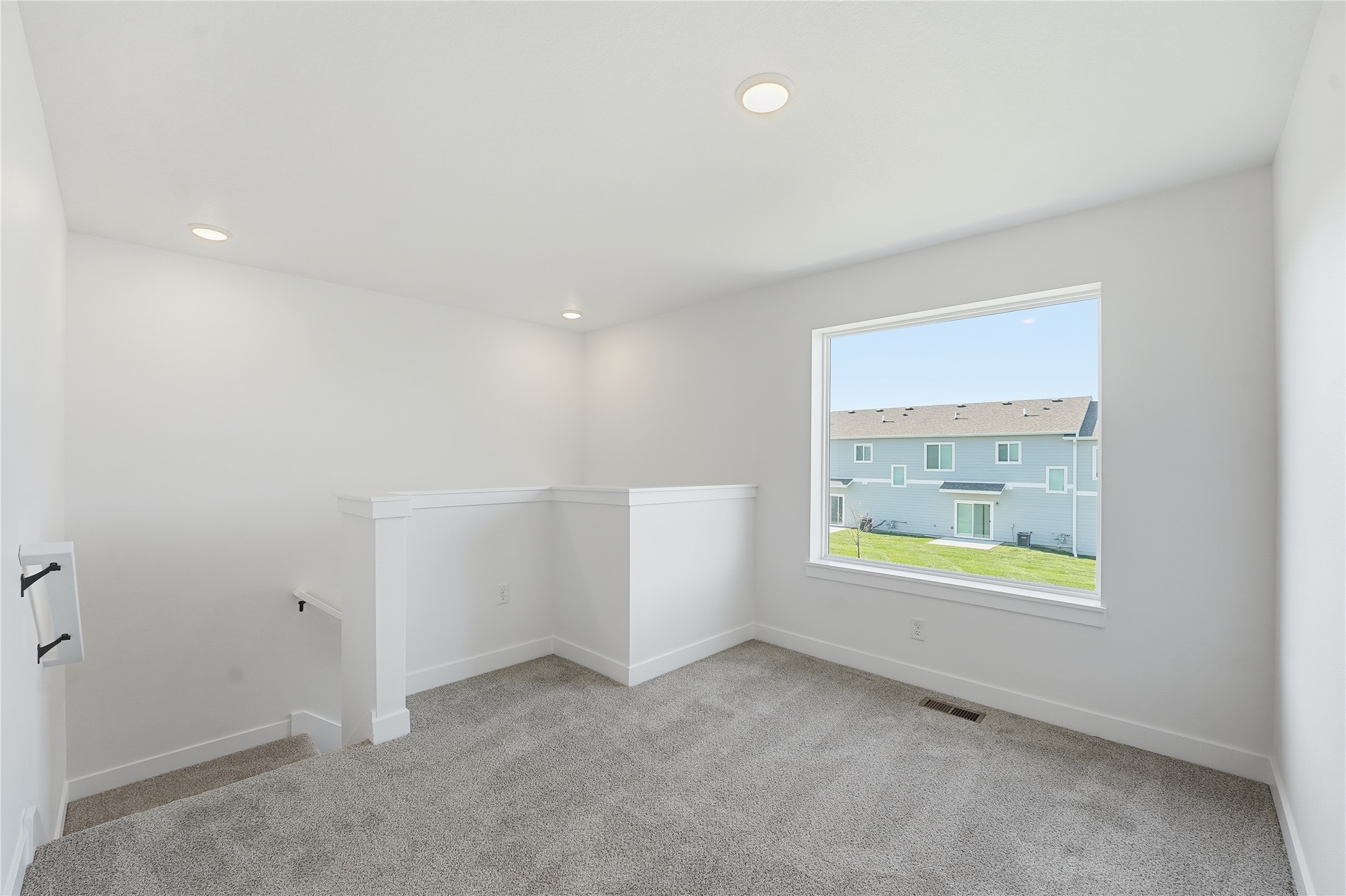 216 NW Waverly Drive