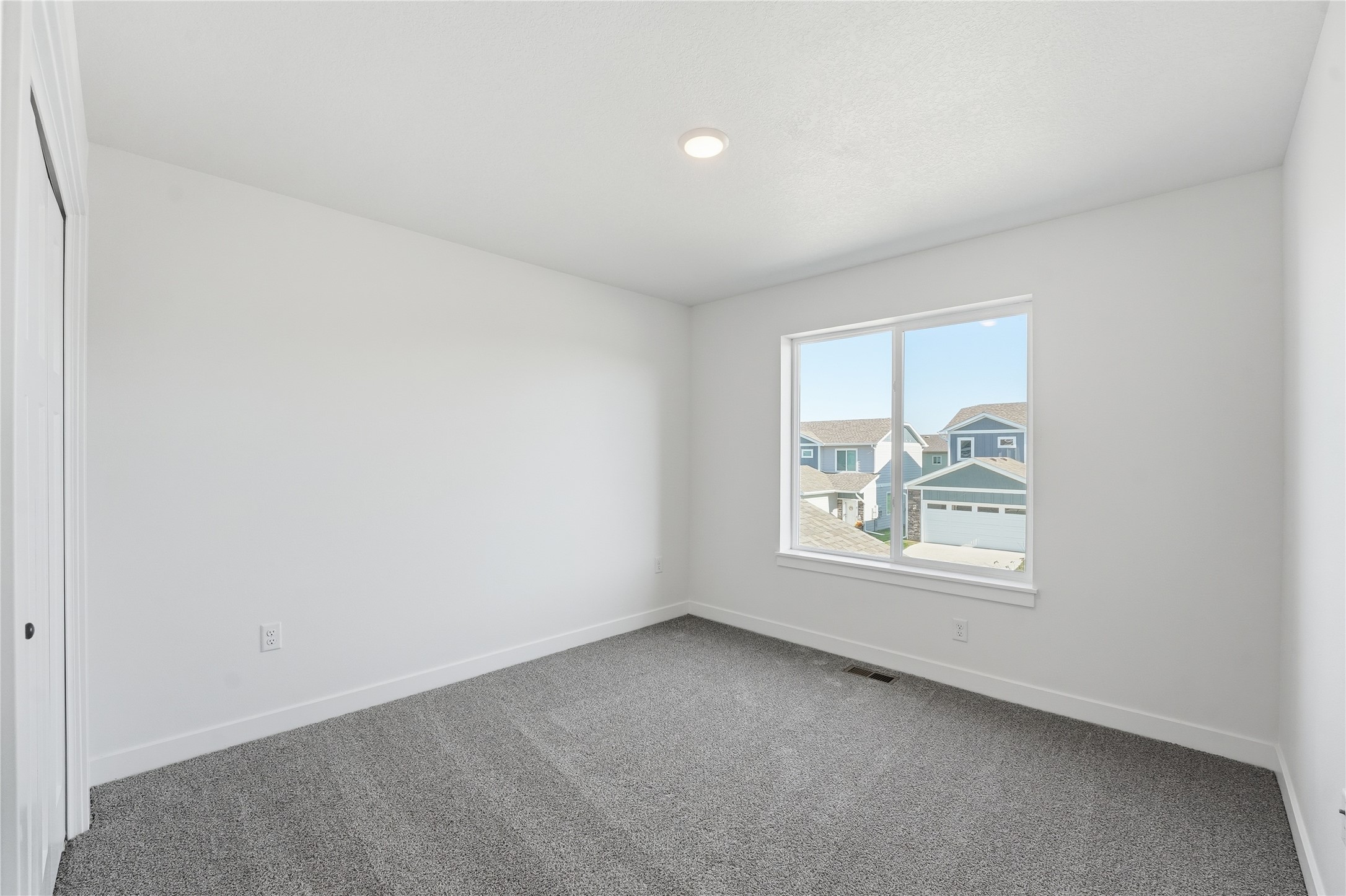 216 NW Waverly Drive