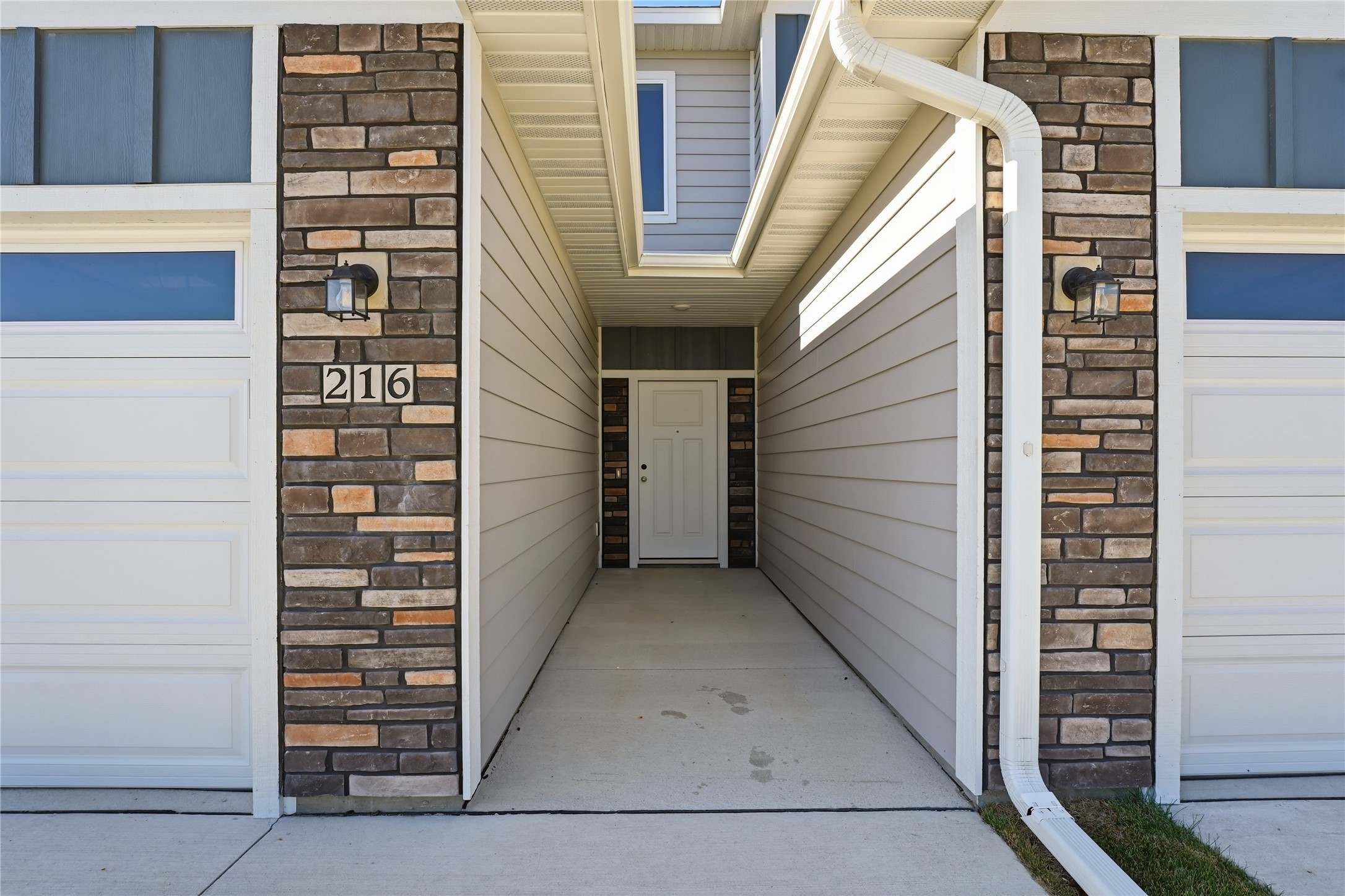 216 NW Waverly Drive